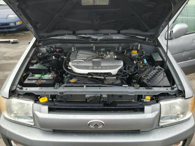 JNRDR09Y51W215128 - 2001 INFINITI QX4 SILVER photo 7