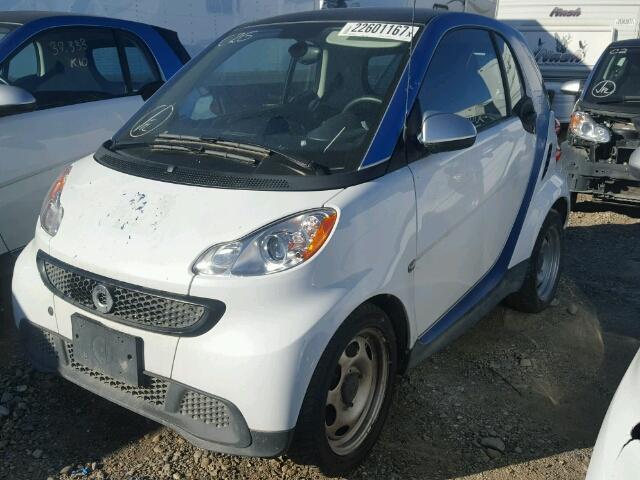 WMEEJ3BA7EK763107 - 2014 SMART FORTWO PUR WHITE photo 2