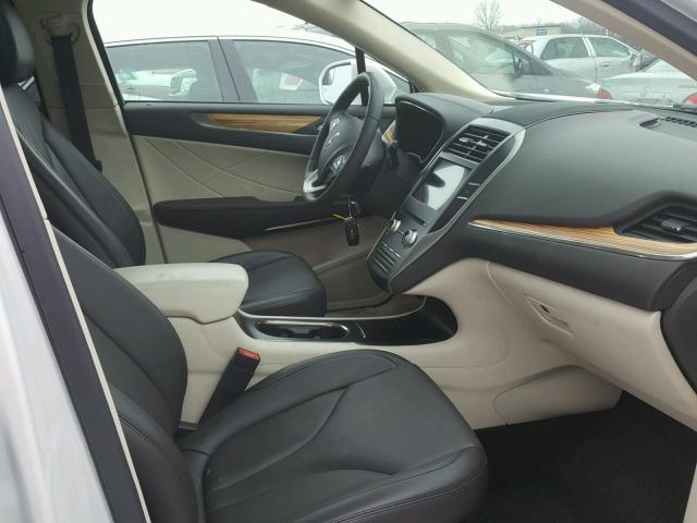 5LMCJ2C98GUJ26974 - 2016 LINCOLN MKC SELECT თეთრი ფოტო 5