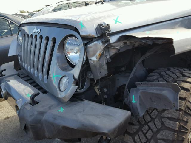 1C4BJWDG7FL589958 - 2015 JEEP WRANGLER U SILVER photo 9