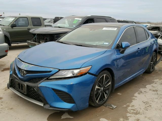 4T1BZ1HK5JU008045 - 2018 TOYOTA CAMRY XSE BLUE photo 2