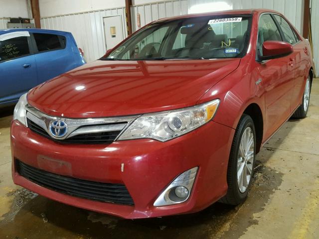 4T1BD1FK4DU066735 - 2013 TOYOTA CAMRY HYBR RED photo 2