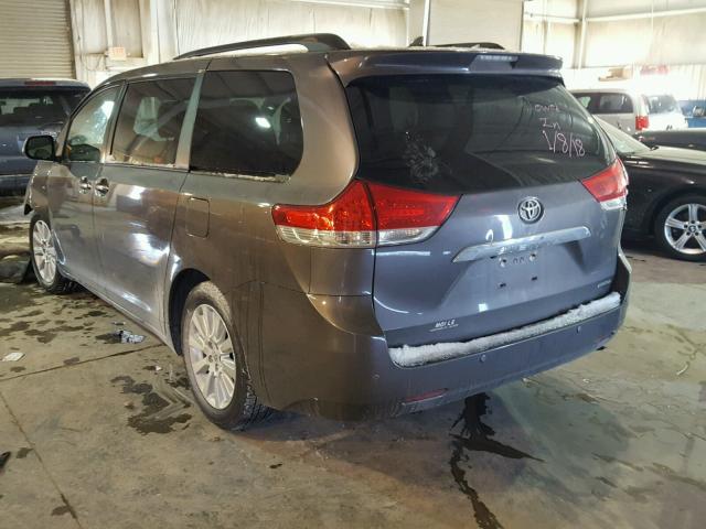 5TDYK3DC9CS210598 - 2012 TOYOTA SIENNA XLE GRAY photo 3