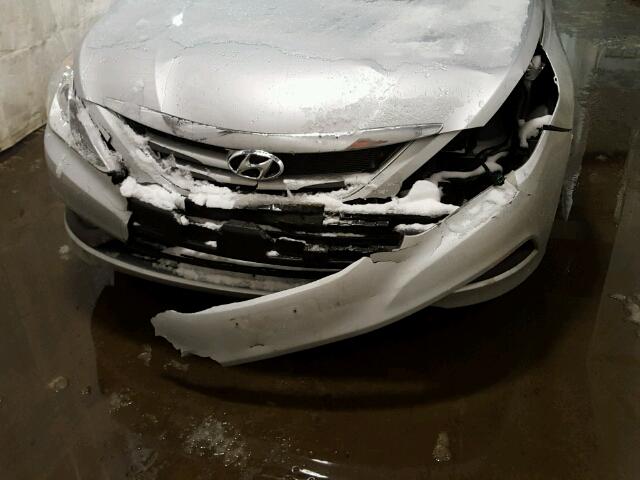 5NPEB4ACXEH941272 - 2014 HYUNDAI SONATA GLS SILVER photo 9