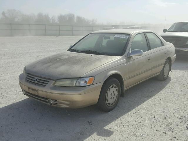 JT2BG22K2X0280151 - 1999 TOYOTA CAMRY LE BEIGE photo 2