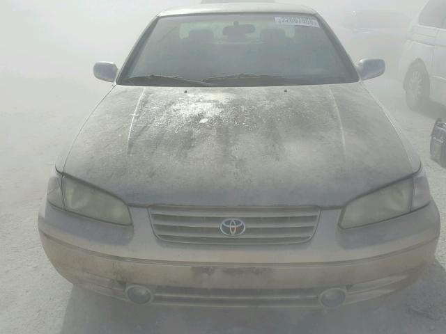 JT2BG22K2X0280151 - 1999 TOYOTA CAMRY LE ბეჟი ფოტო 9
