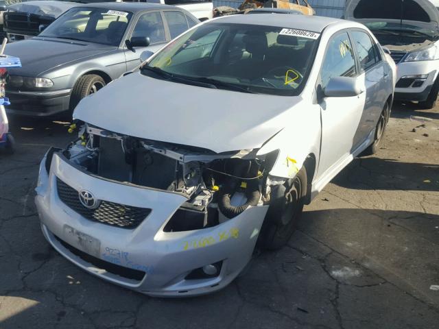 1NXBU40E29Z117239 - 2009 TOYOTA COROLLA BA SILVER photo 2