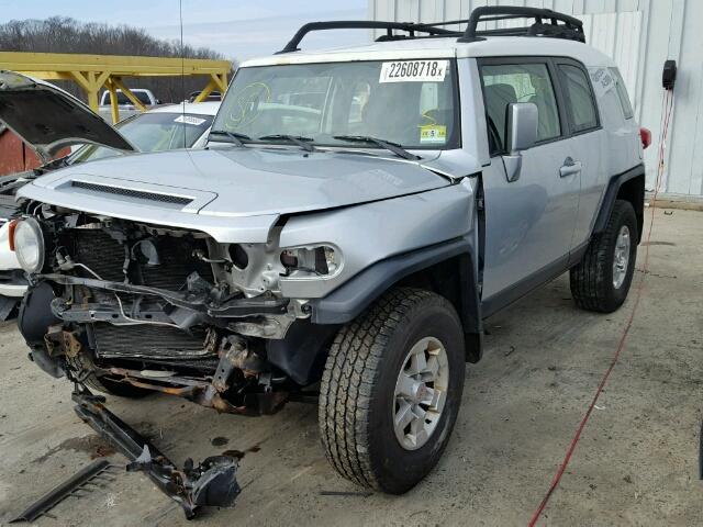 JTEBU11F570082836 - 2007 TOYOTA FJ CRUISER SILVER photo 2