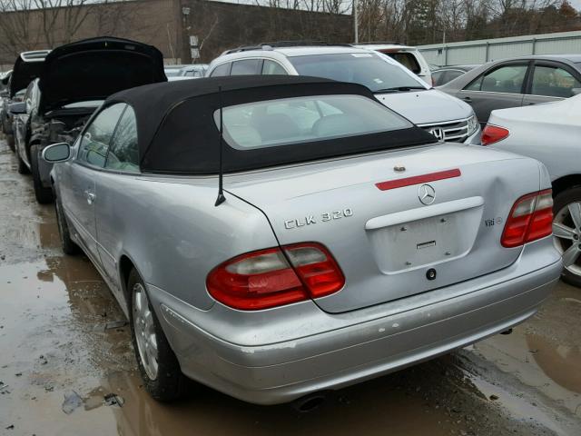 WDBLK65G4YT045290 - 2000 MERCEDES-BENZ CLK 320 SILVER photo 3