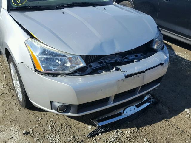 1FAHP3HN3AW177050 - 2010 FORD FOCUS SEL SILVER photo 9