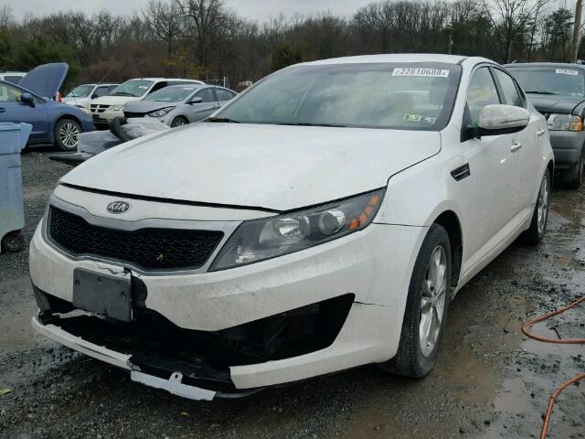 5XXGM4A7XDG136677 - 2013 KIA OPTIMA LX WHITE photo 2