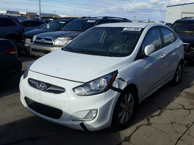 KMHCU4AE6DU315897 - 2013 HYUNDAI ACCENT GLS WHITE photo 2