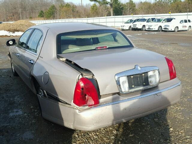 1LNFM82W7WY733814 - 1998 LINCOLN TOWN CAR S TAN photo 3