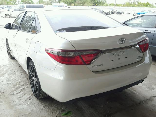 4T1BF1FK6GU159139 - 2016 TOYOTA CAMRY LE WHITE photo 3