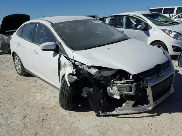 1FAHP3F20CL258696 - 2012 FORD FOCUS SE WHITE photo 1