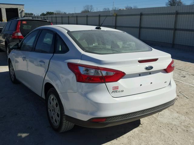 1FAHP3F20CL258696 - 2012 FORD FOCUS SE WHITE photo 3