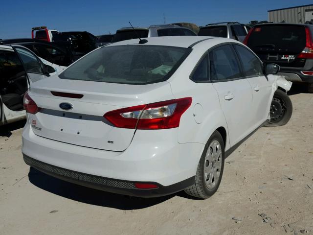 1FAHP3F20CL258696 - 2012 FORD FOCUS SE WHITE photo 4