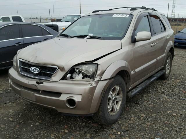 KNDJC733645327831 - 2004 KIA SORENTO EX GOLD photo 2