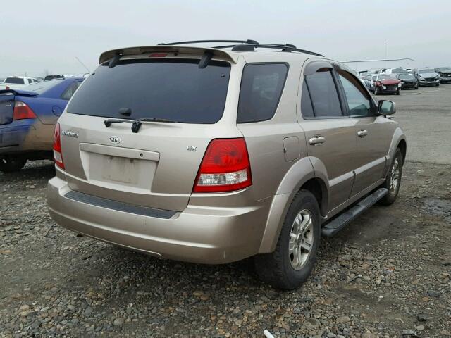 KNDJC733645327831 - 2004 KIA SORENTO EX GOLD photo 4