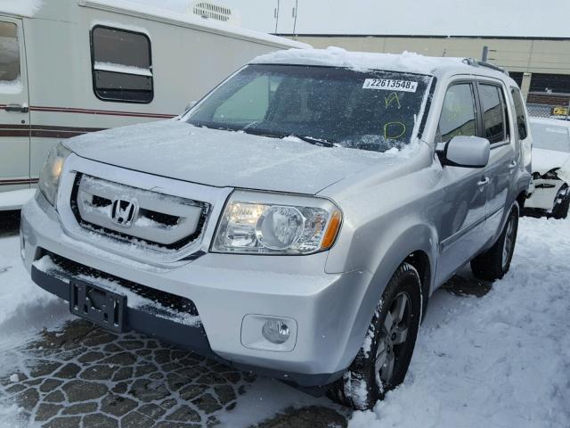 5FNYF48639B040282 - 2009 HONDA PILOT EXL SILVER photo 2