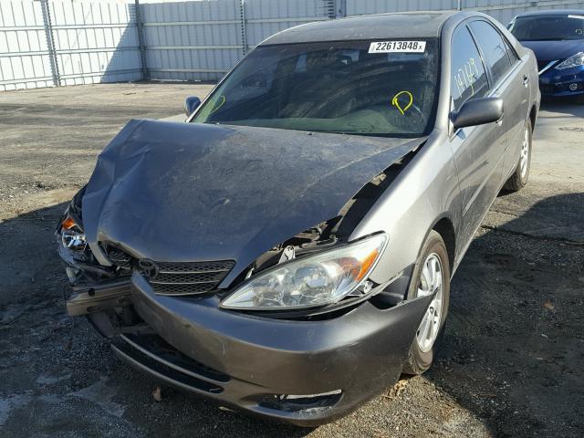 JTDBE30K420085053 - 2002 TOYOTA CAMRY LE GRAY photo 2