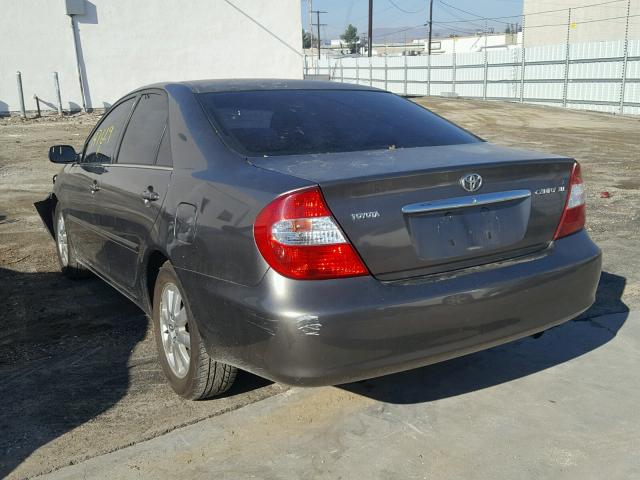 JTDBE30K420085053 - 2002 TOYOTA CAMRY LE GRAY photo 3