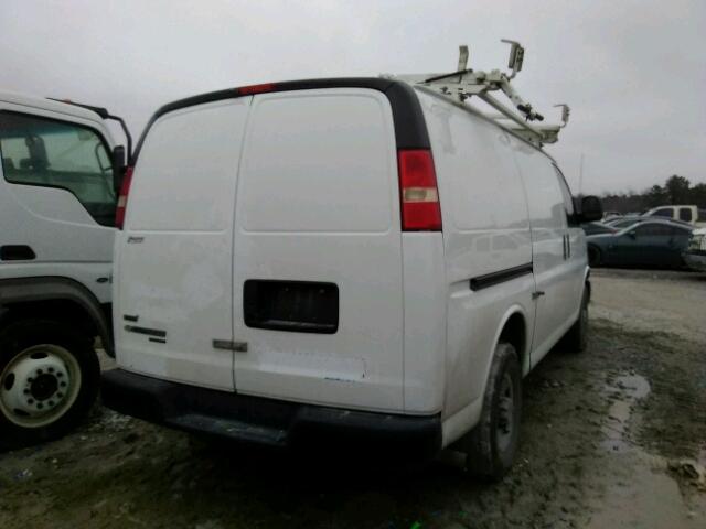 1GCZGTCA1B1185259 - 2011 CHEVROLET EXPRESS G3 WHITE photo 4