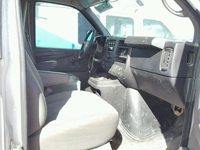 1GCZGTCA1B1185259 - 2011 CHEVROLET EXPRESS G3 WHITE photo 5