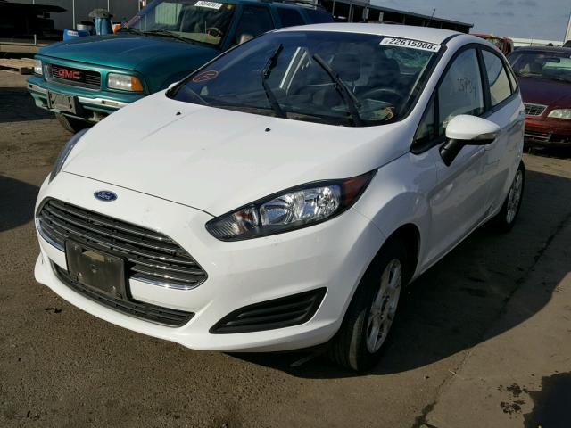 3FADP4BJ7GM178950 - 2016 FORD FIESTA SE WHITE photo 2