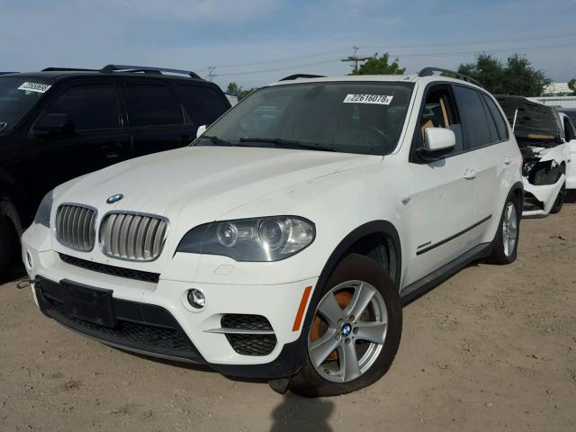 5UXZW0C57BL369922 - 2011 BMW X5 XDRIVE3 WHITE photo 2