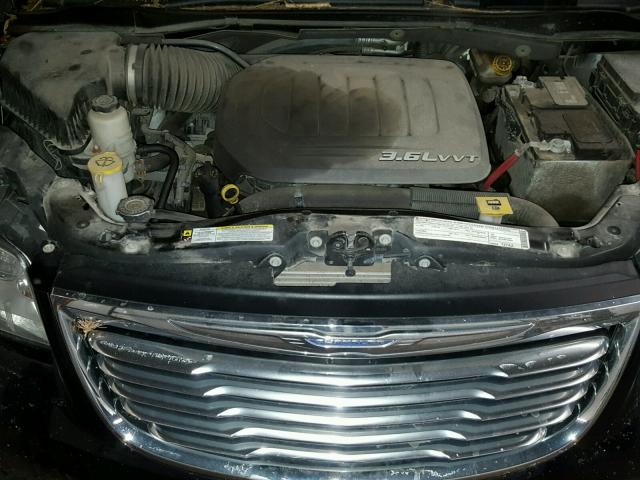 2A4RR5DG0BR613188 - 2011 CHRYSLER TOWN & COU BLACK photo 7