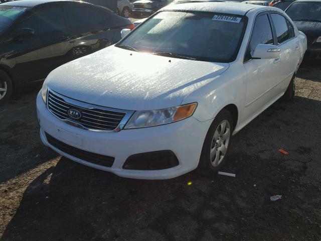 KNAGE228695308334 - 2009 KIA OPTIMA LX WHITE photo 2