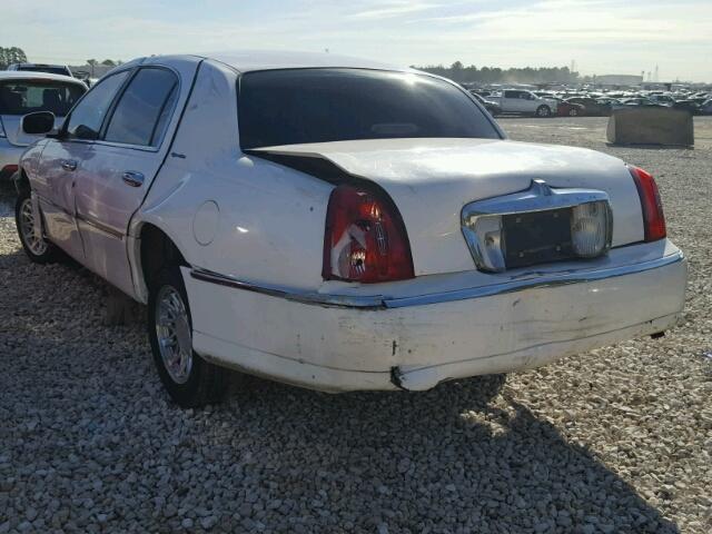 1LNHM82W4XY646317 - 1999 LINCOLN TOWN CAR S WHITE photo 3