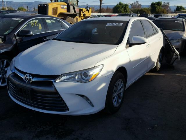 4T1BF1FK2HU330521 - 2017 TOYOTA CAMRY LE WHITE photo 2