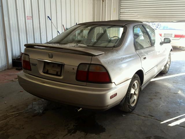 1HGCD5601VA206534 - 1997 HONDA ACCORD SE SILVER photo 4