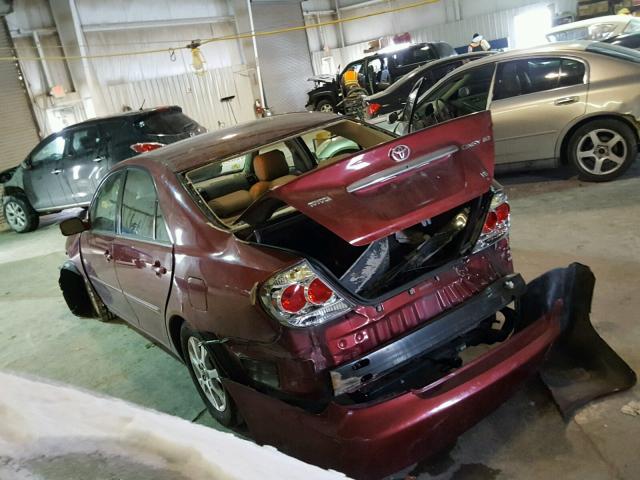 4T1BF32K25U101818 - 2005 TOYOTA CAMRY LE RED photo 3