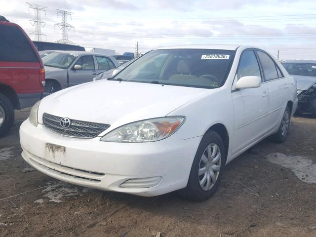 JTDBE30K540265287 - 2004 TOYOTA CAMRY LE WHITE photo 2