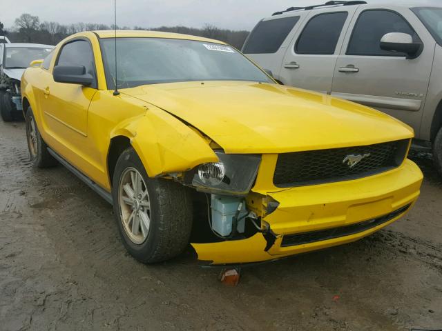 1ZVFT80N165200261 - 2006 FORD MUSTANG YELLOW photo 1