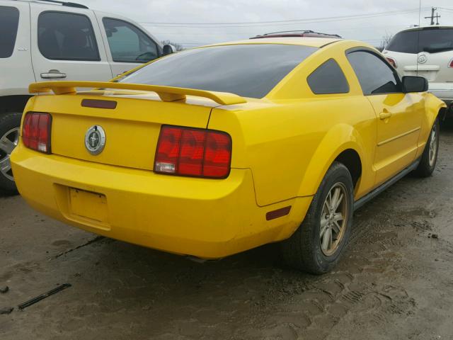 1ZVFT80N165200261 - 2006 FORD MUSTANG YELLOW photo 4