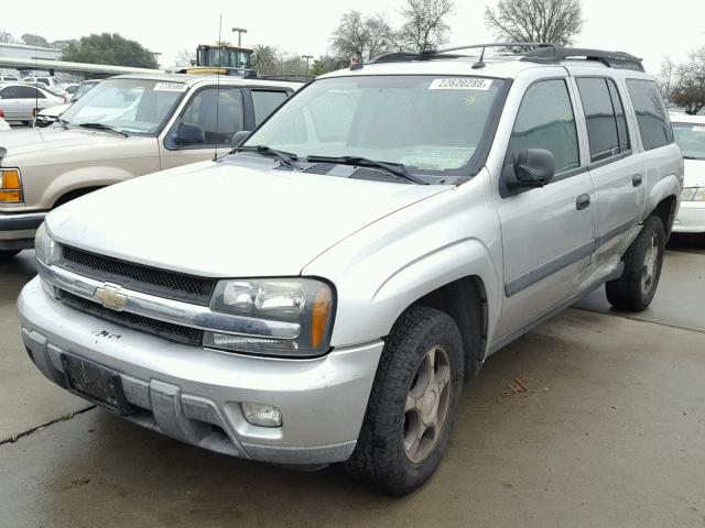 1GNES16S256205247 - 2005 CHEVROLET TRAILBLAZE SILVER photo 2