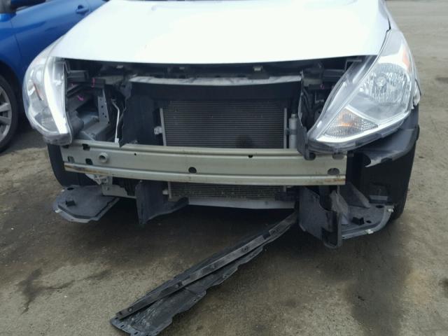 3N1CN7AP8FL812177 - 2015 NISSAN VERSA S SILVER photo 9