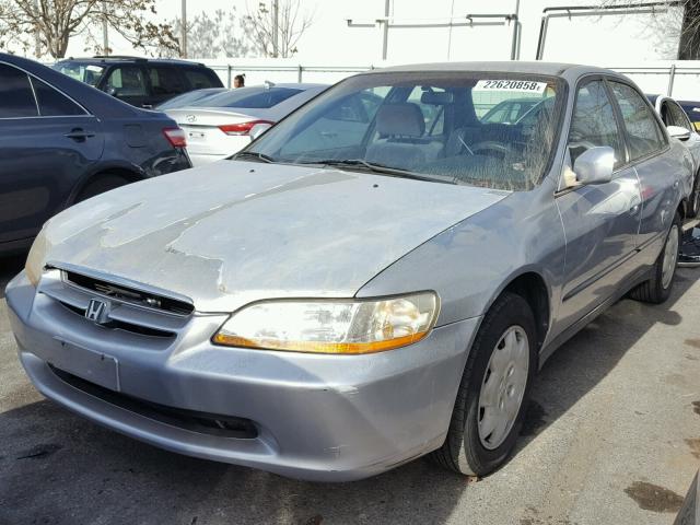 JHMCG5646YC015871 - 2000 HONDA ACCORD LX SILVER photo 2