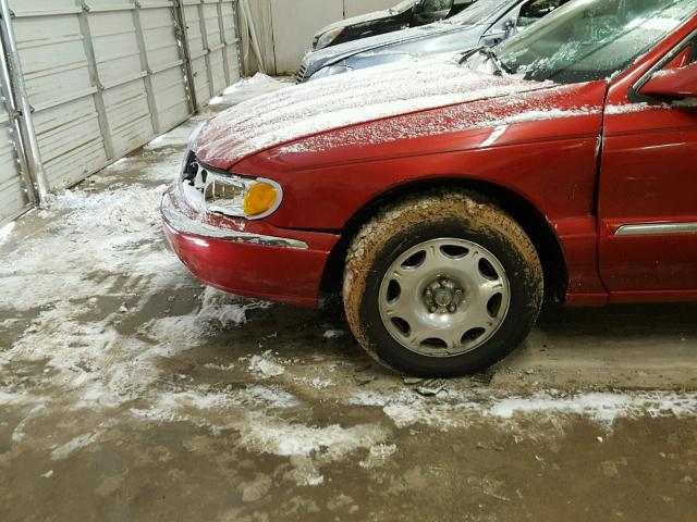 1LNFM97V0WY683652 - 1998 LINCOLN CONTINENTA MAROON photo 9