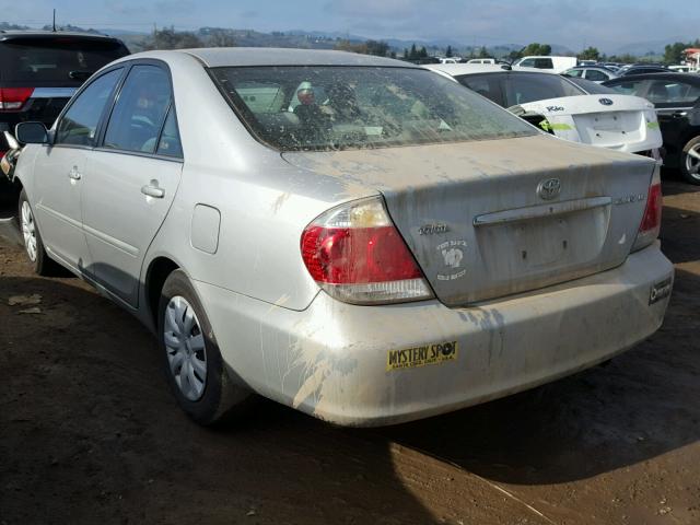 4T1BE32K15U613895 - 2005 TOYOTA CAMRY LE SILVER photo 3