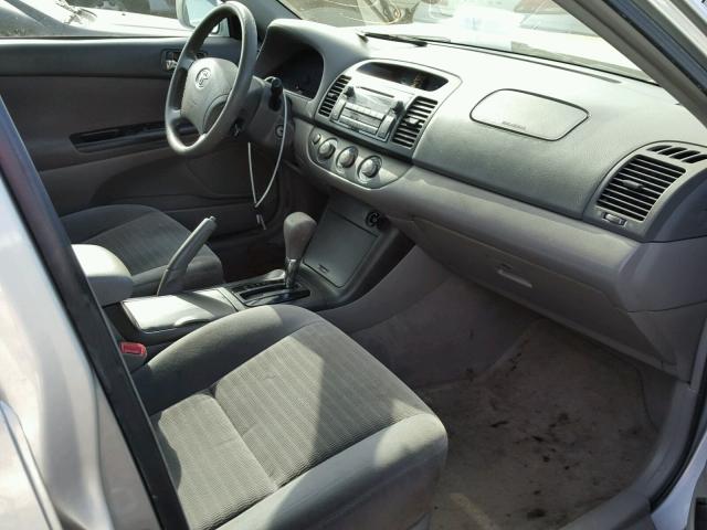 4T1BE32K15U613895 - 2005 TOYOTA CAMRY LE SILVER photo 5