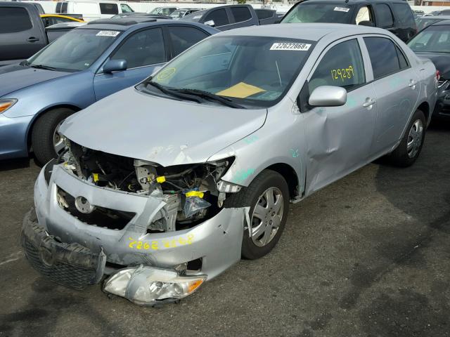 1NXBU4EE2AZ185117 - 2010 TOYOTA COROLLA BA SILVER photo 2