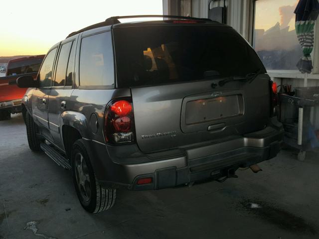 1GNDT13S152351367 - 2005 CHEVROLET TRAILBLAZE GRAY photo 3