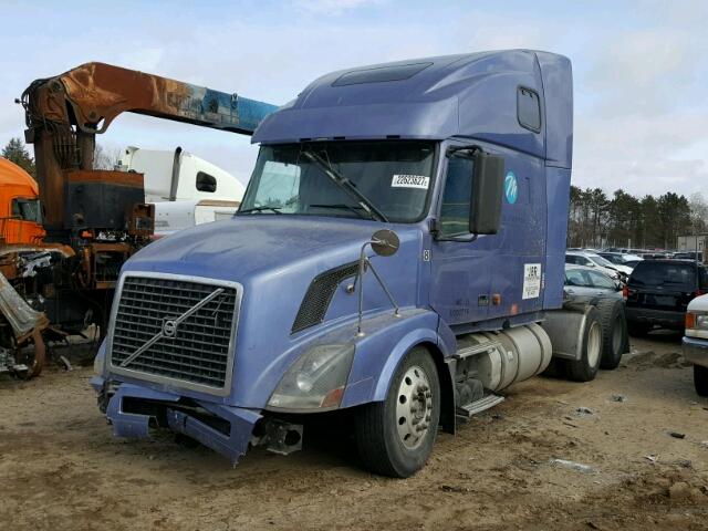 4V4NC9GHX7N458207 - 2007 VOLVO VN BLUE photo 2