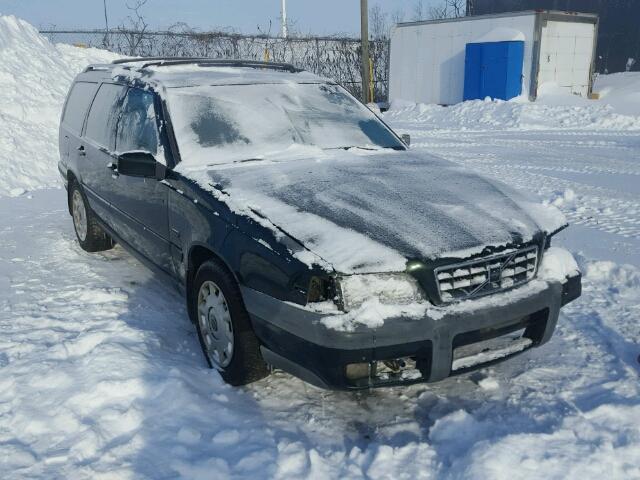 YV1LZ5648W2425015 - 1998 VOLVO V70 XC GREEN photo 1