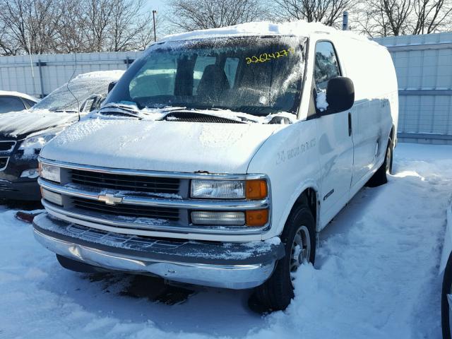 1GCHG39R6Y1152825 - 2000 CHEVROLET EXPRESS G3 WHITE photo 2